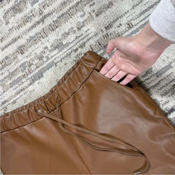 Seven Sisters Highrise Beige Wide Leg Faux Leather Joggers Size Medium - Picture 9 of 11